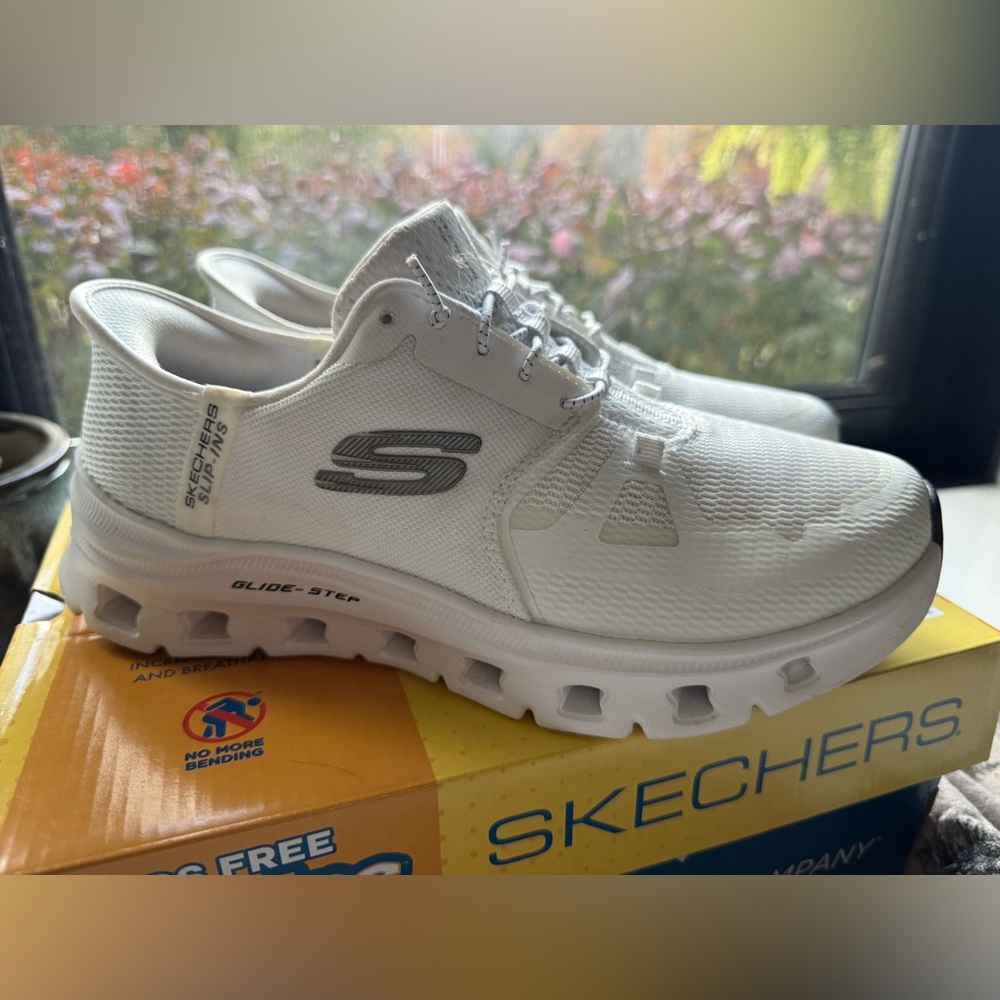 Skechers hands free slip in tennis shoes